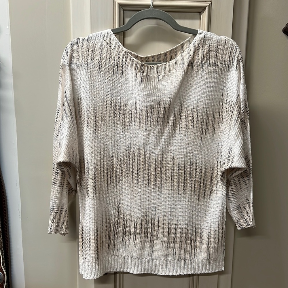 Sioni size medium pull over top.
